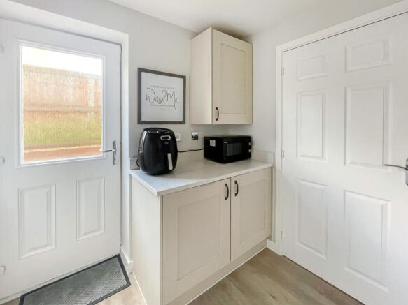 4 bed Detached for sale Image 8
