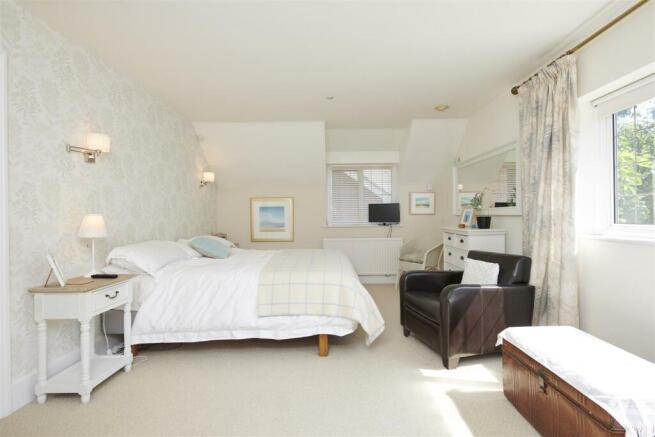 MASTER BEDROOM SUITE