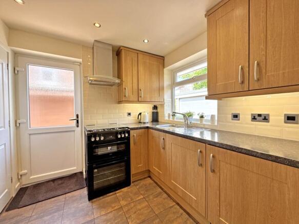 3 bed Semi-Detached for sale Image 9