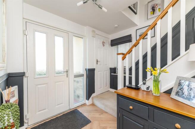 3 bed Semi-Detached for sale Image 6