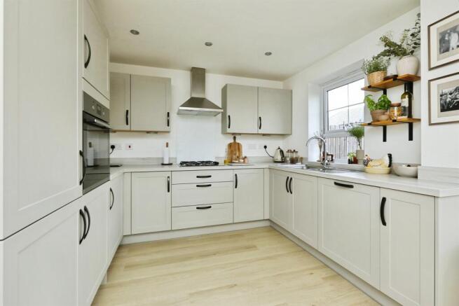 4 bed Detached for sale Image 7