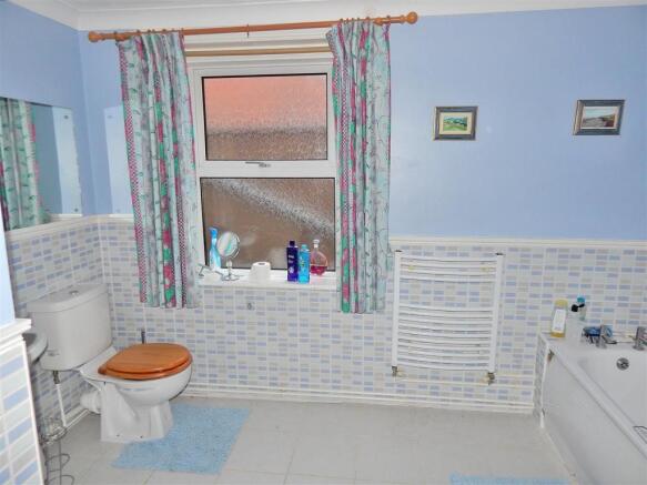 BATHROOM.JPG