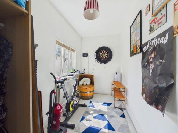2 bed Flat for sale Image 8
