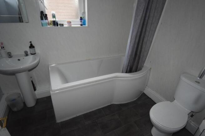 GROUND FLOOR BATH...