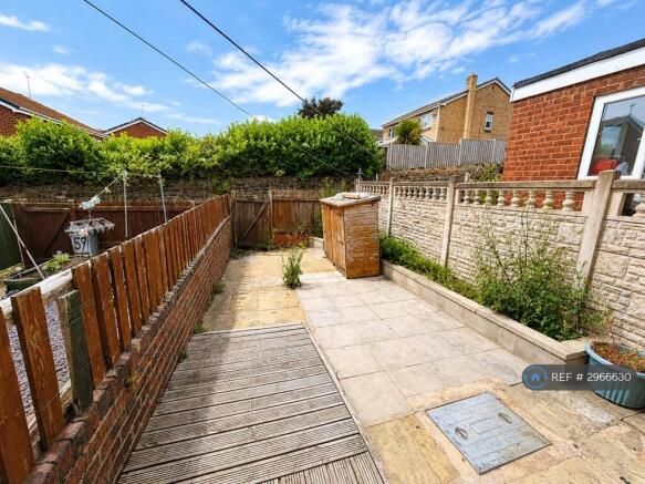 2 bed Terraced to rent Image 5