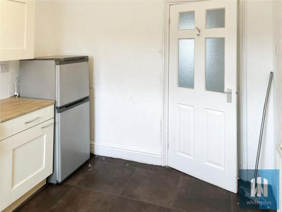 4 bed Apartment to rent Image 7