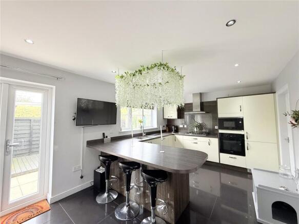 4 bed Detached for sale Image 10