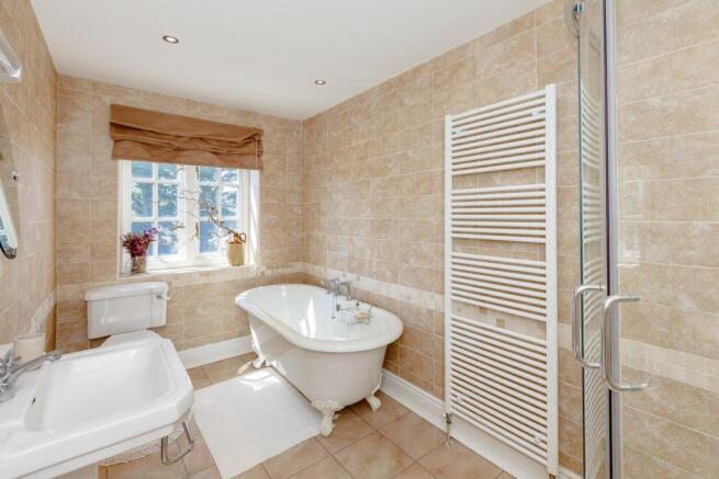 EN SUITE BATHROOM