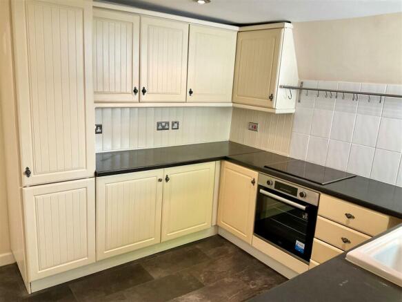 kitchen pic1.jpg