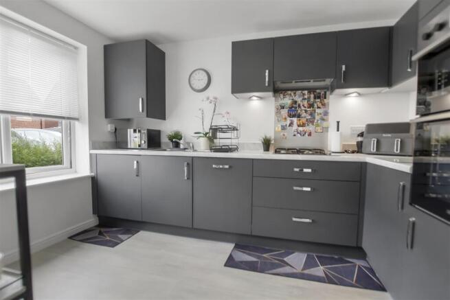 3 bed Semi-Detached for sale Image 5