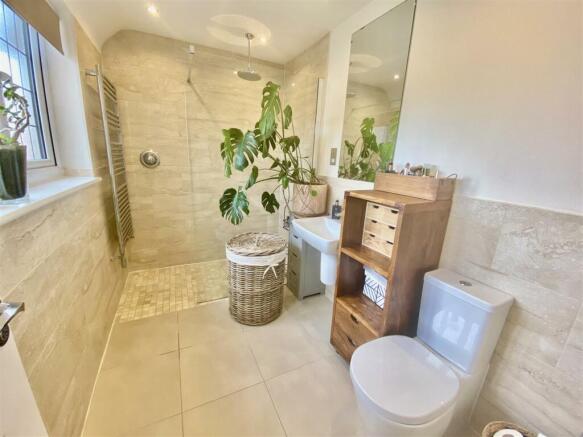 EN SUITE
