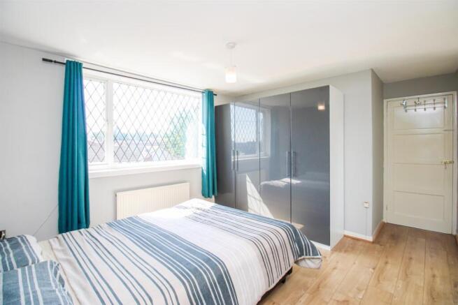 3 bed Semi-Detached for sale Image 9