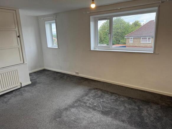 2 bed Semi-Detached to rent Image 5