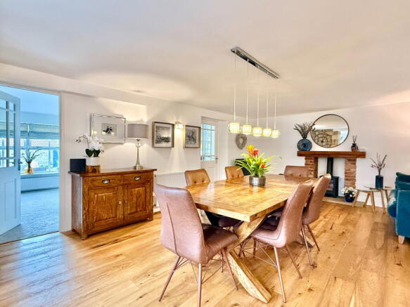 4 bed Link Detached House for sale Image 8