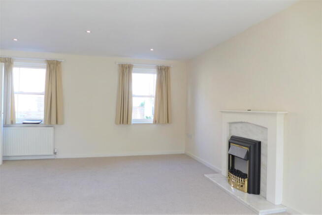 3 bed Apartment to rent Image 4