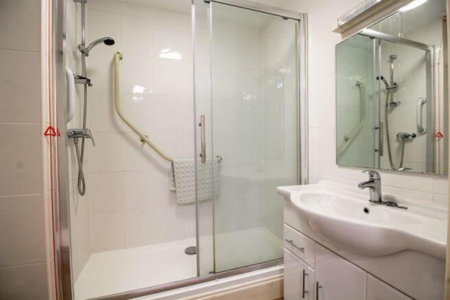 SHOWER ROOM