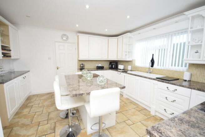 Kitchen/Breakfast...