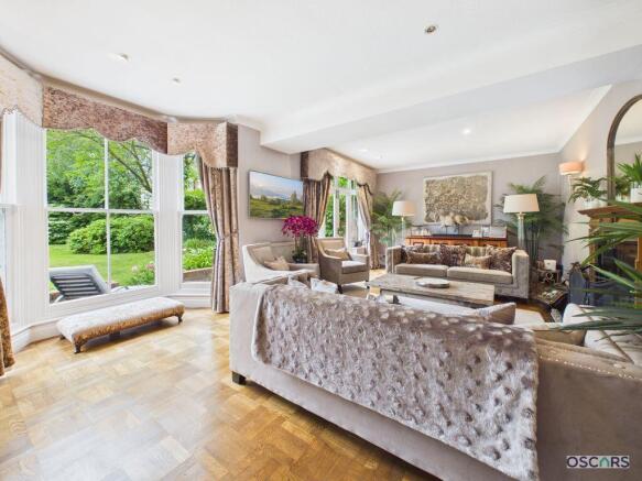 6 bed Detached for sale Image 11