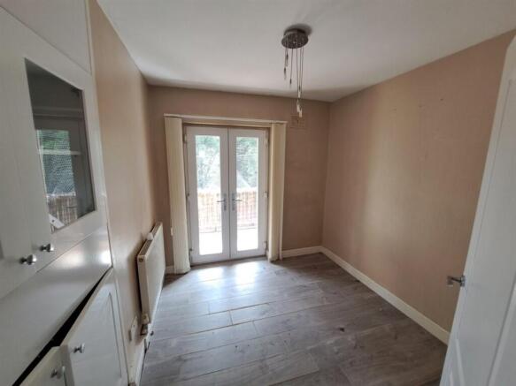 3 bed Flat for sale Image 6
