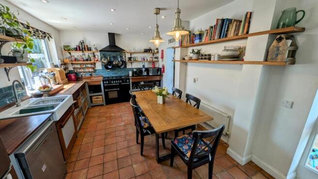 24 Church Rd kitchen 3.jpg