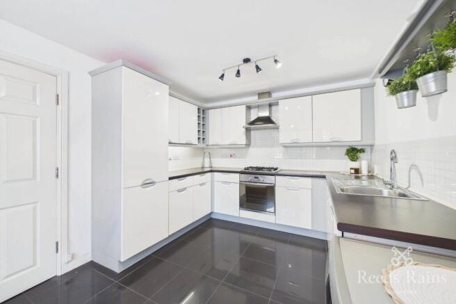 3 bed Terraced for sale Image 2