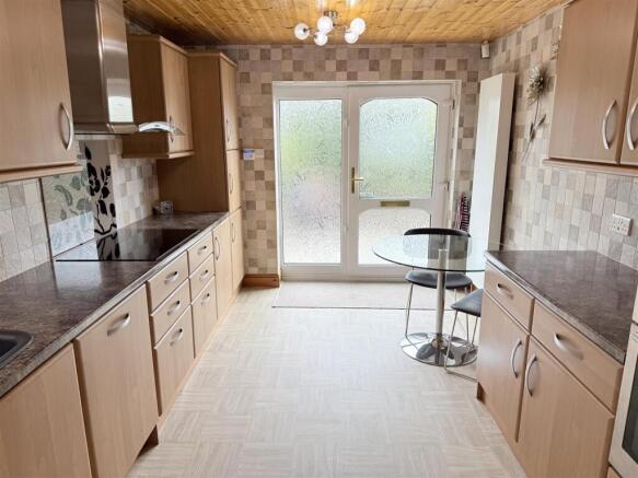 3 bed Detached Bungalow for sale Image 5