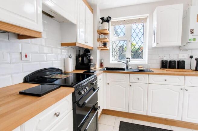 Kitchen 2.jpg