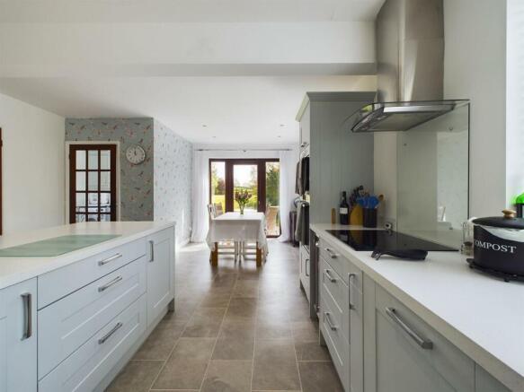 Living Kitchen/Dining Room