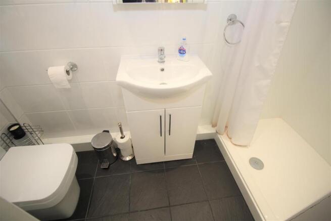 ensuite.JPG