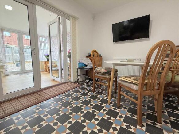 4 bed House for sale Image 6