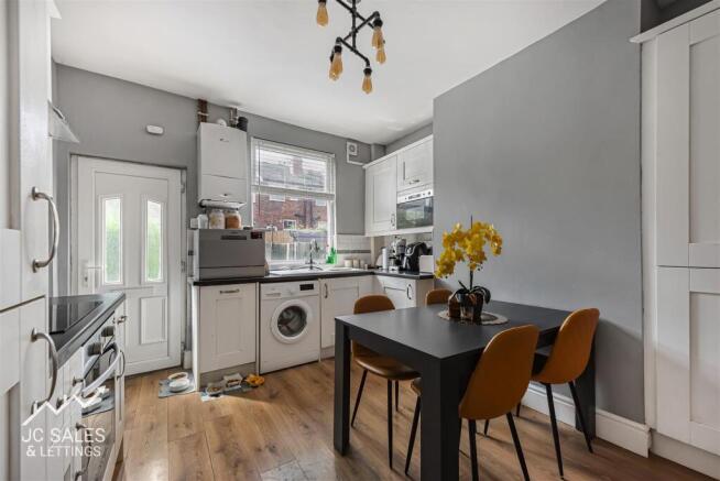 2 bed House for sale Image 3