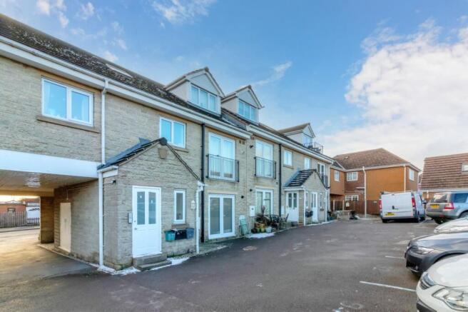 2 bed Apartment to rent Image 9