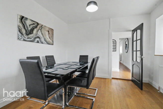 5 bed Detached for sale Image 12