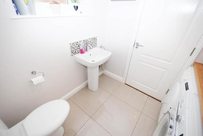 CLOAKROOM / UTILITY
