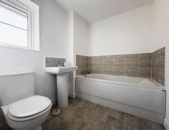 4 bed Detached for sale Image 7