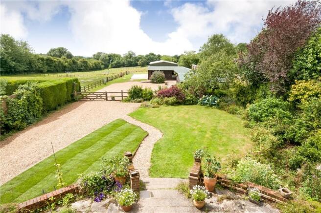 Driveway/Gardens