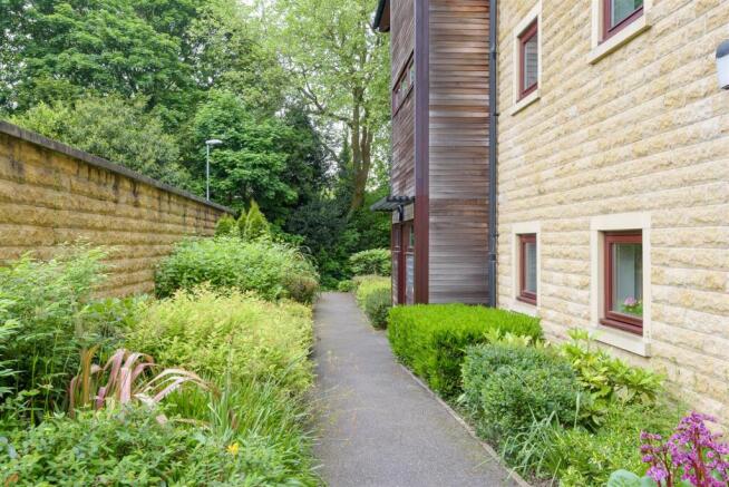 2 bed Apartment to rent Image 11