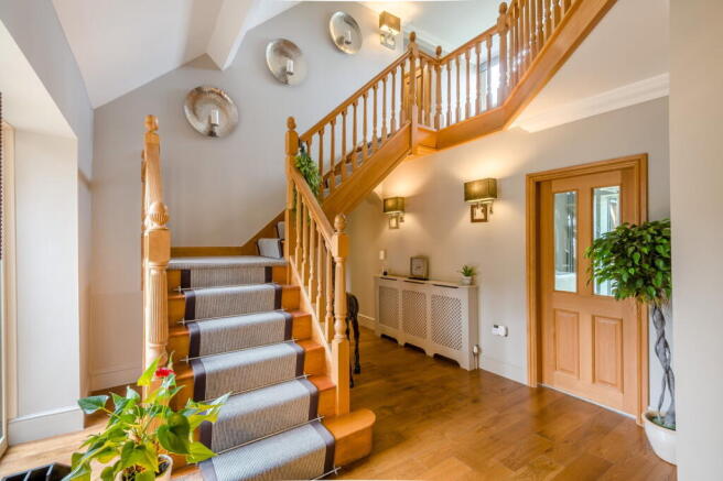 5 bed Detached for sale Image 7