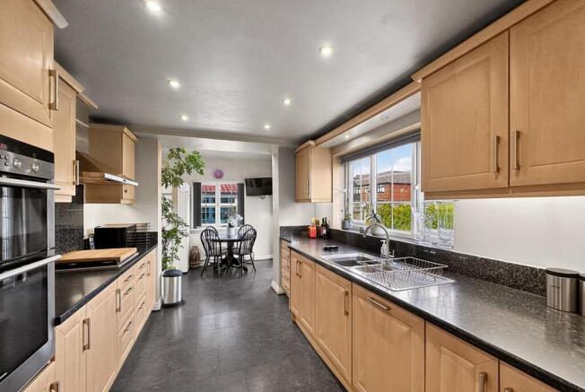 Cawdor Place, Timperley photo 4