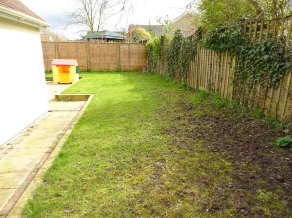 The bungalow garden 006.jpg
