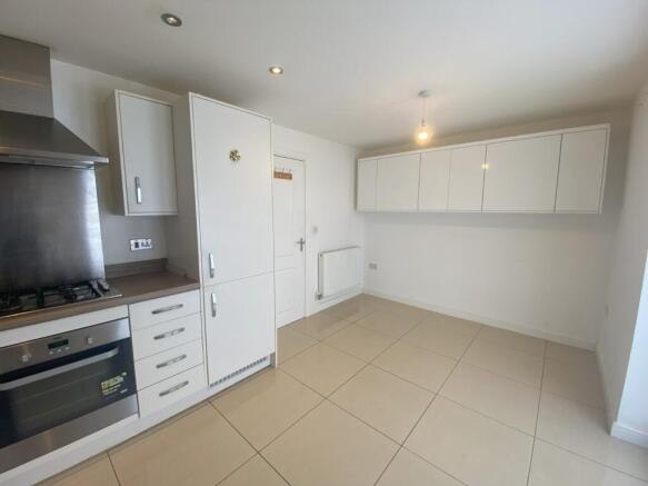 3 bed Semi-Detached to rent Image 7