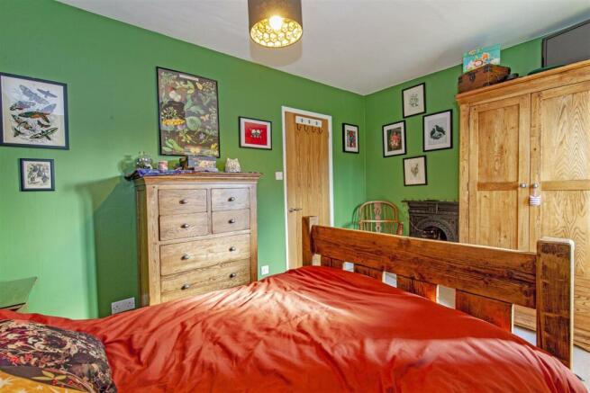 Bedroom 1-2.jpg