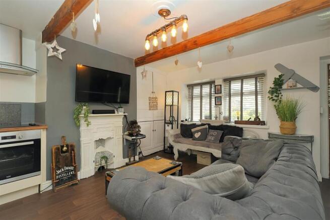 LOUNGE/KITCHEN
