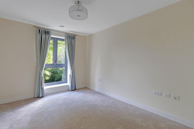 2 bed Retirement Property to rent Image 7
