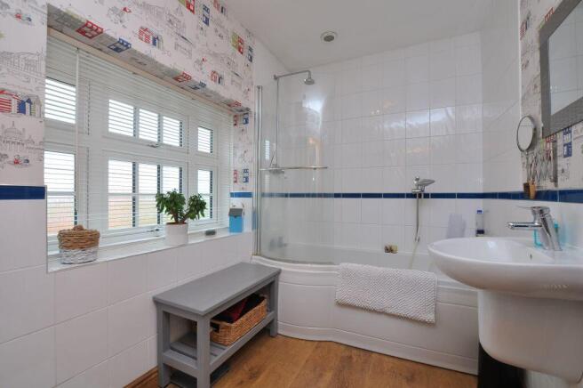 6 bed Detached for sale Image 12