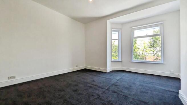 2 bed Terraced to rent Image 5