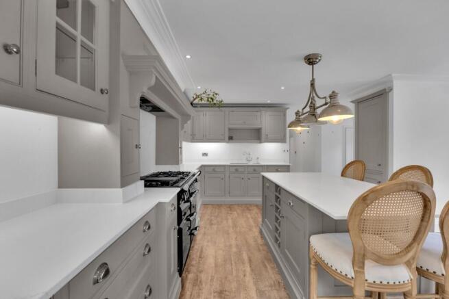 4 bed Detached for sale Image 12