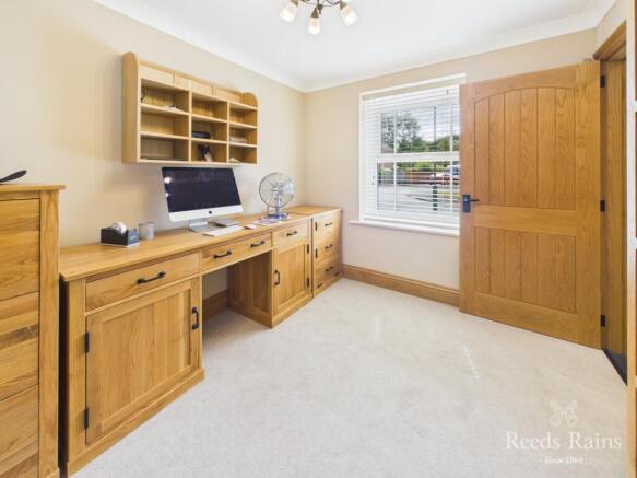 4 bed Detached for sale Image 9