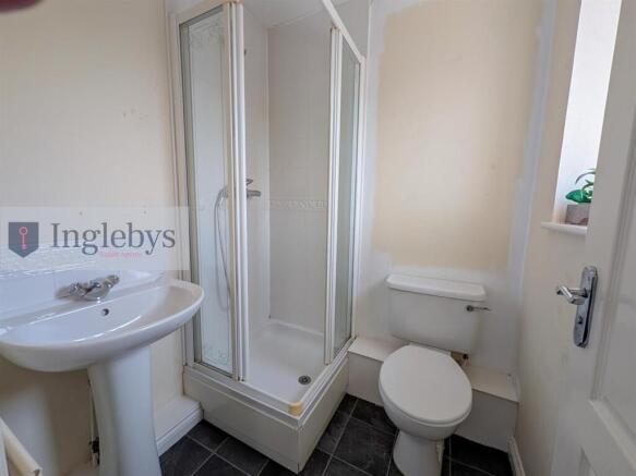 5 bed Semi-Detached for sale Image 10