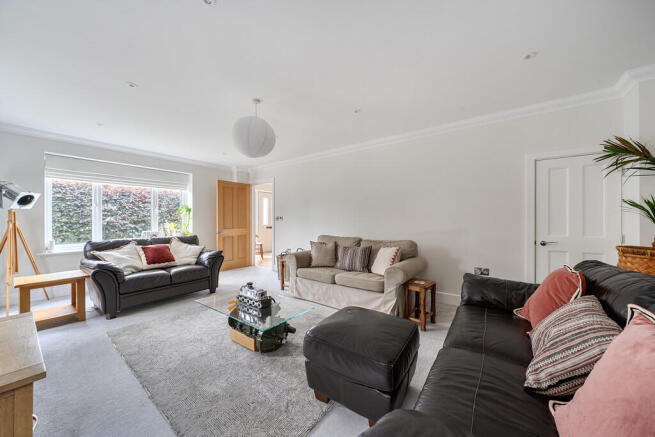 Pulborough - detached family home photo 4